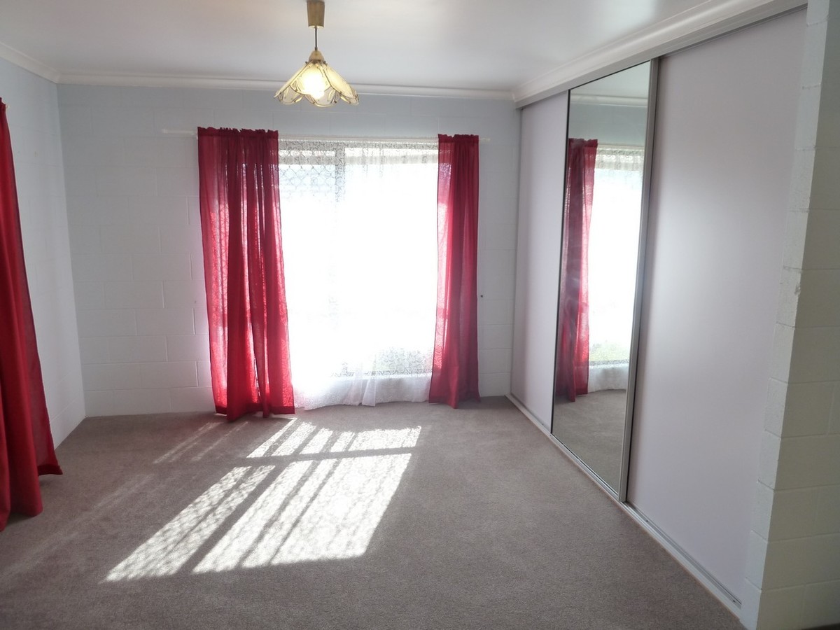 10 Goldview Street, Atherton