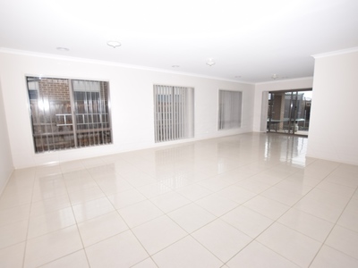 38 Peridot Avenue, Officer