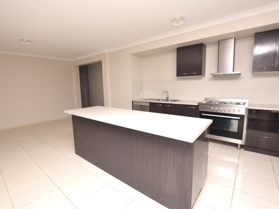 38 Peridot Avenue, Officer