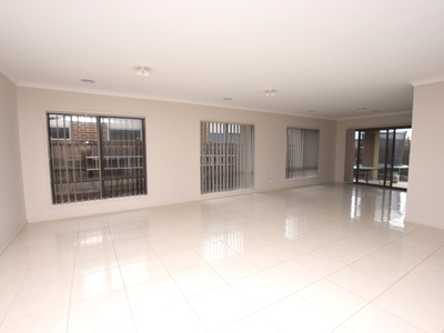 38 Peridot Avenue, Officer
