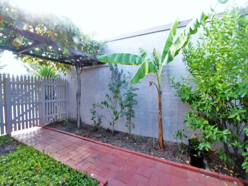 2 / 4 Kurrajong Avenue, Glen Waverley