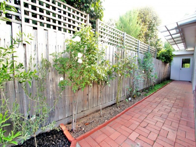 2 / 4 Kurrajong Avenue, Glen Waverley