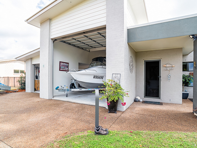 6 COCKLE COURT, Burrum Heads