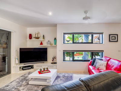 6 COCKLE COURT, Burrum Heads