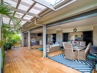 6 COCKLE COURT, Burrum Heads