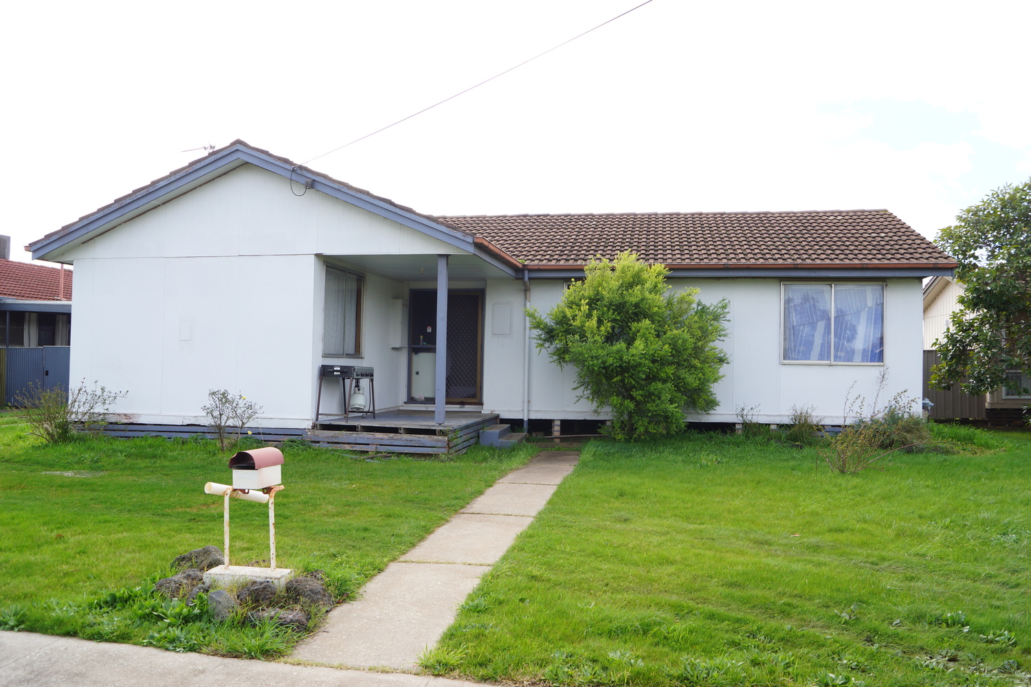 6 Felstead Avenue, Horsham
