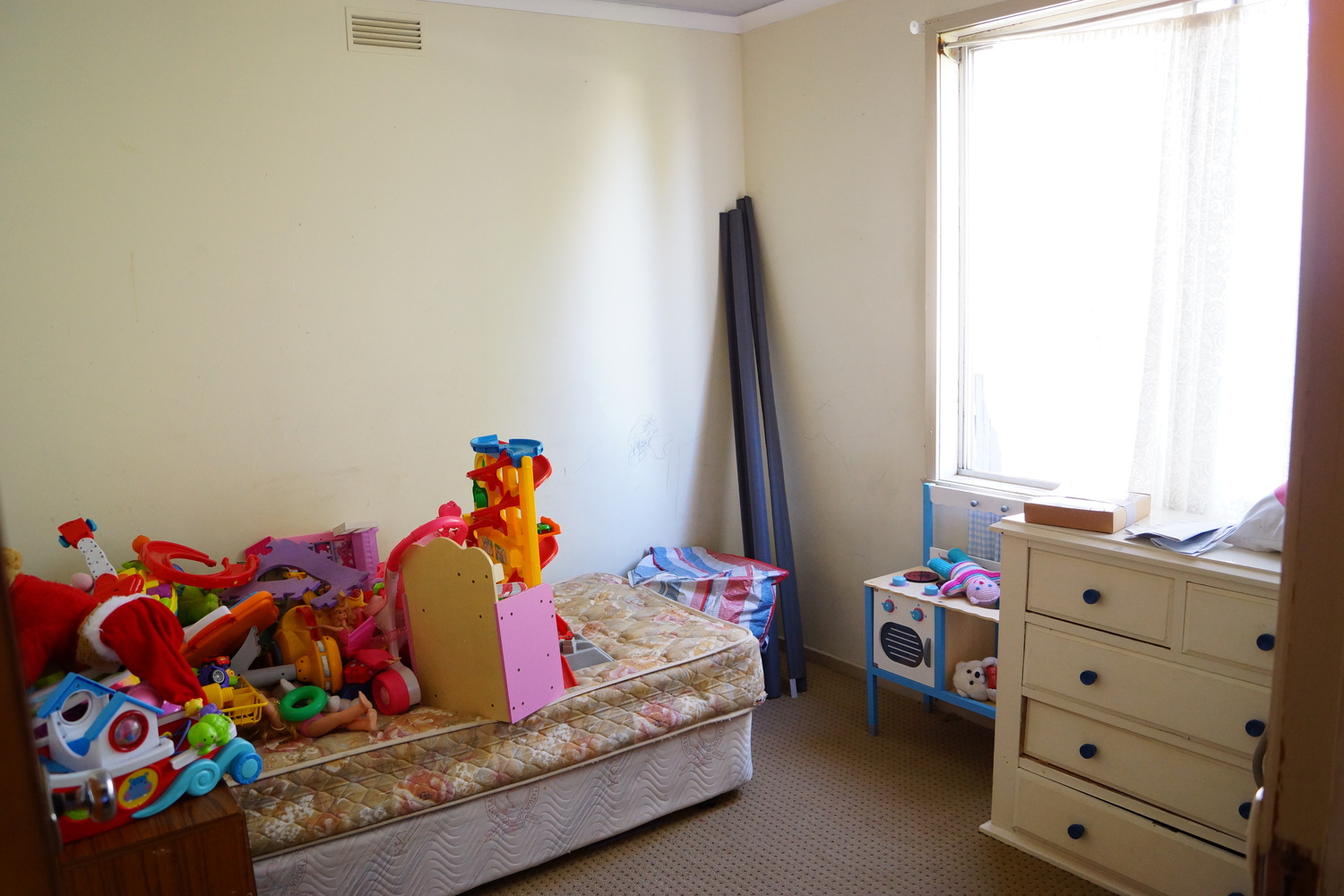 6 Felstead Avenue, Horsham