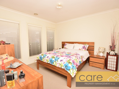 5 Waltzing Drive, Lynbrook