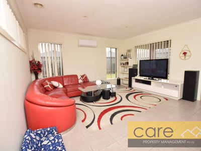 5 Waltzing Drive, Lynbrook