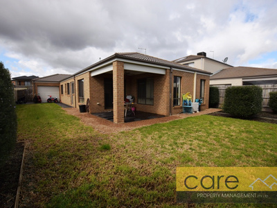5 Waltzing Drive, Lynbrook