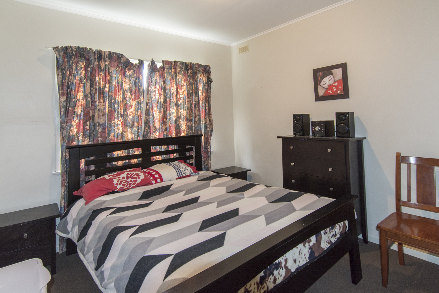 1-4 / 9 Burgess Street, Horsham