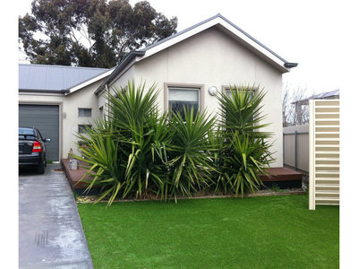 Deakin Court, Horsham