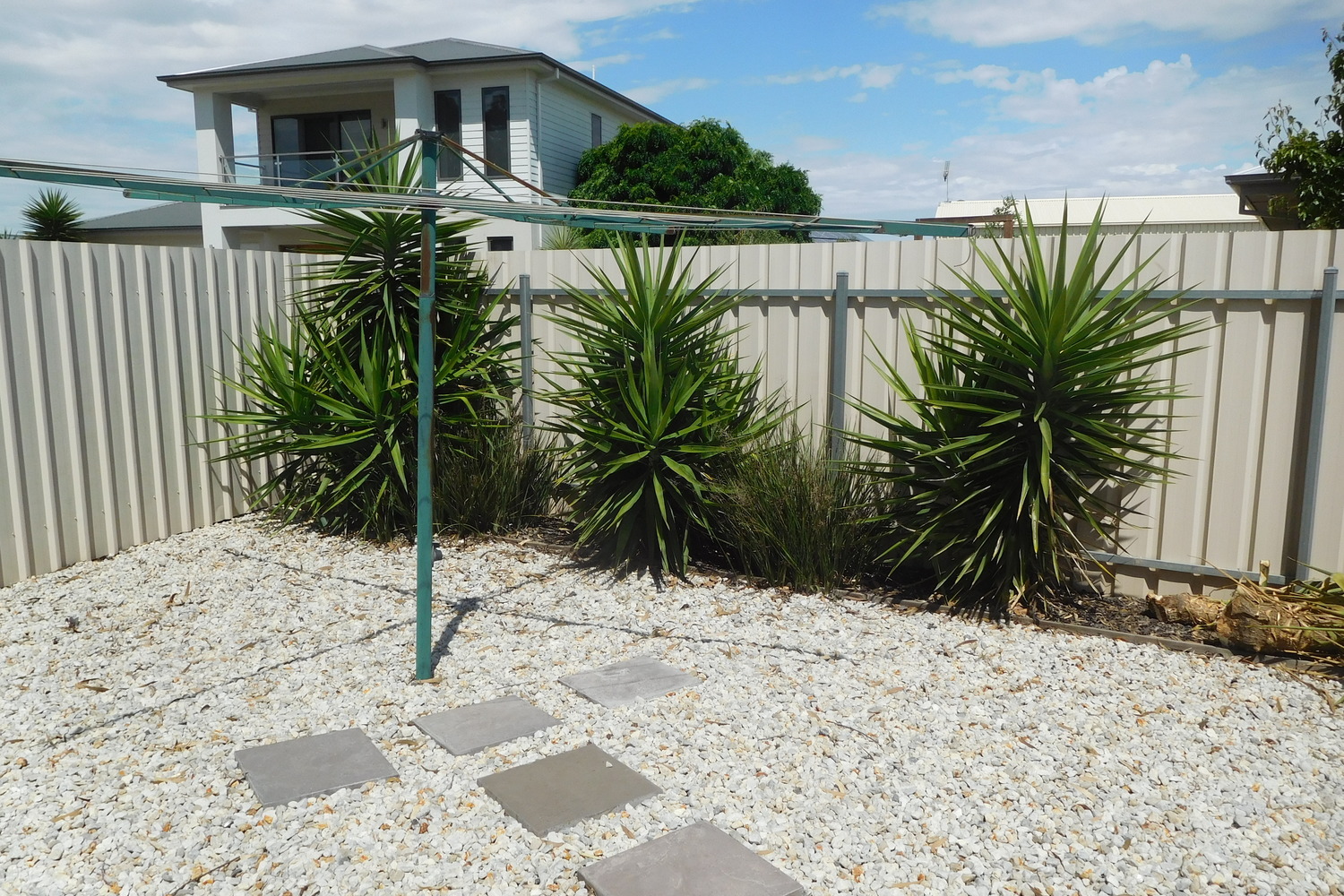 Deakin Court, Horsham
