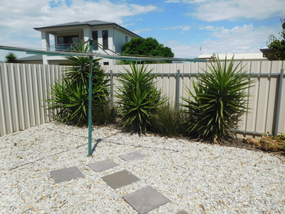 Deakin Court, Horsham