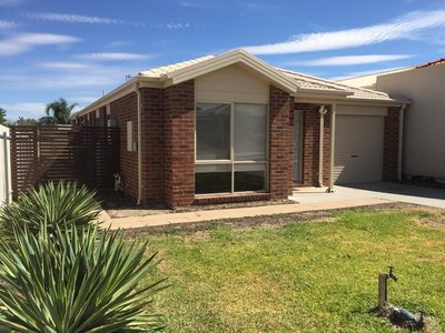 17 Lawson Close, Horsham