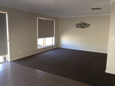 17 Lawson Close, Horsham