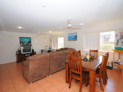 11 Faye Avenue, Scarness