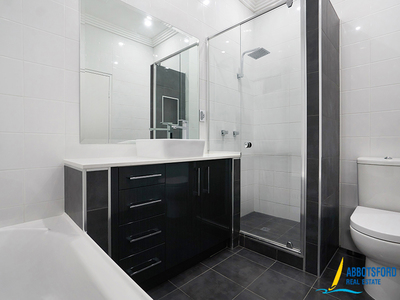 24 / 3a Blackwall Point Road, Abbotsford
