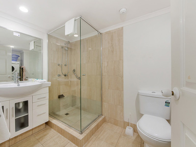 4TH FLOOR / 2 NINETEENTH AVENUE, Palm Beach