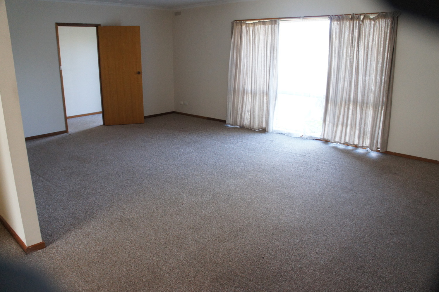 1 / 9 Young Street, Horsham