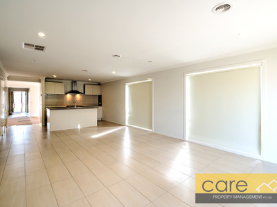 7 Canopy Drive, Cranbourne East