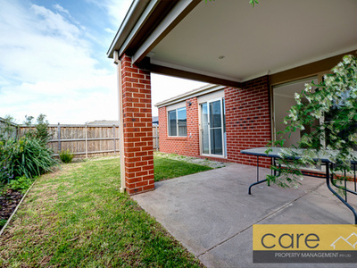 7 Canopy Drive, Cranbourne East