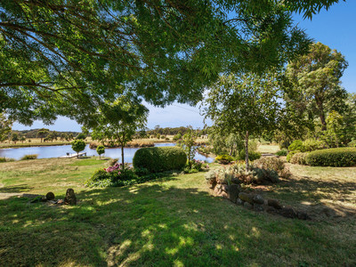 7  Saunders Road, Cobaw