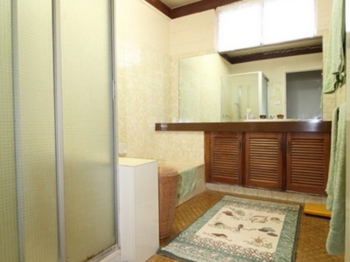 16 First Avenue, Atherton