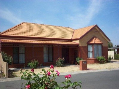 7 Hopkins Drive, Horsham