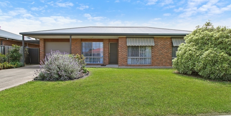 2 / 1 Kurrajong Court, Benalla