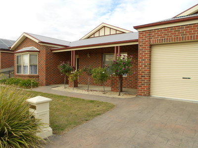 1 Hughes Street, Horsham