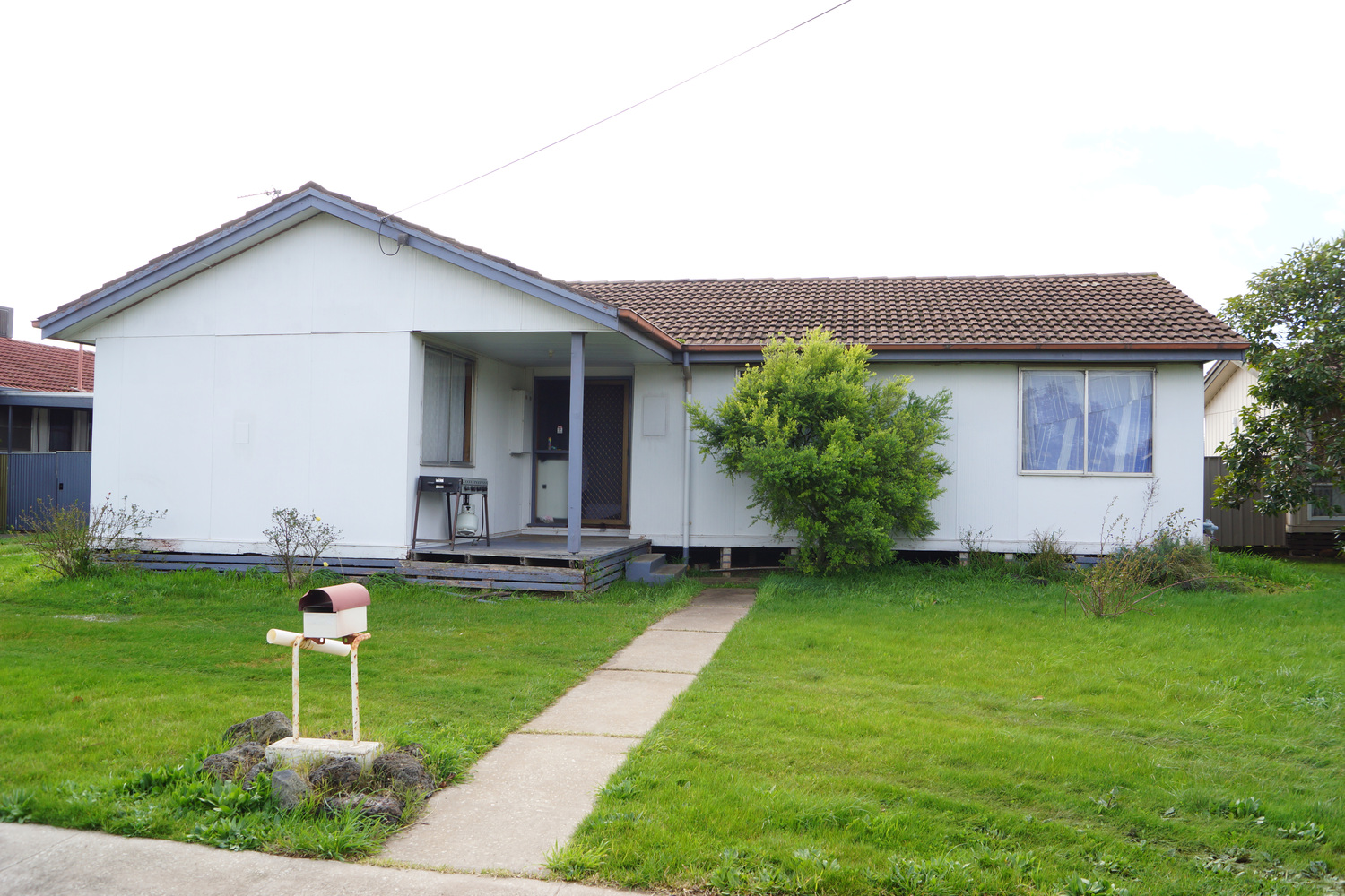 6 Felstead Avenue, Horsham