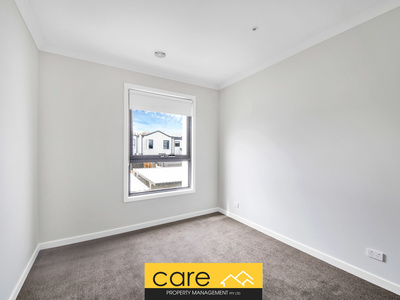 80a Hutchinson Drive, Lynbrook