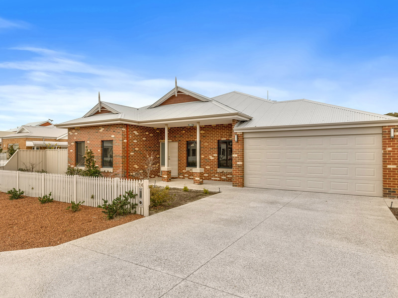 14 Tauman Loop, Guildford