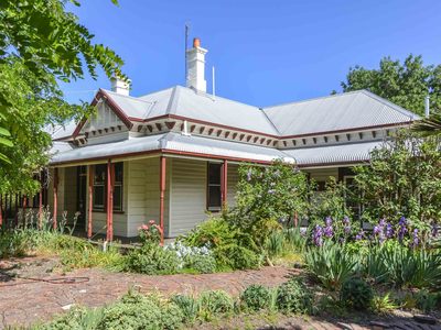 3 Dooen Road, Horsham