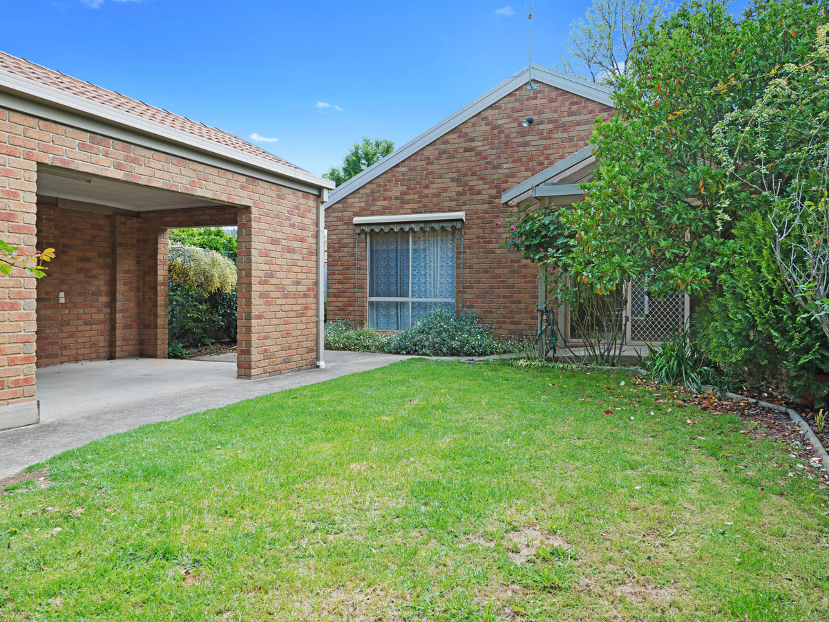 8A Hiscock Court, Benalla