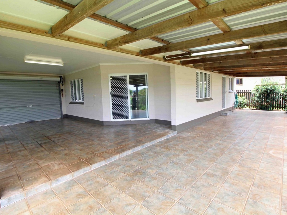 7 Goldview Street, Atherton