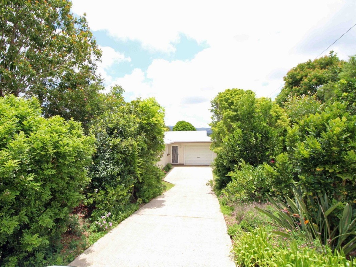 7 Goldview Street, Atherton