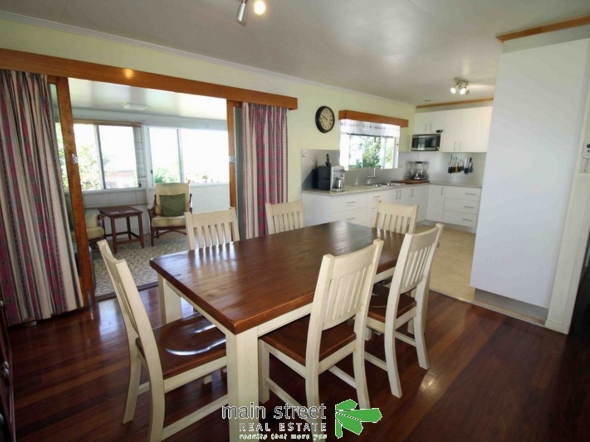 12 First Avenue, Atherton
