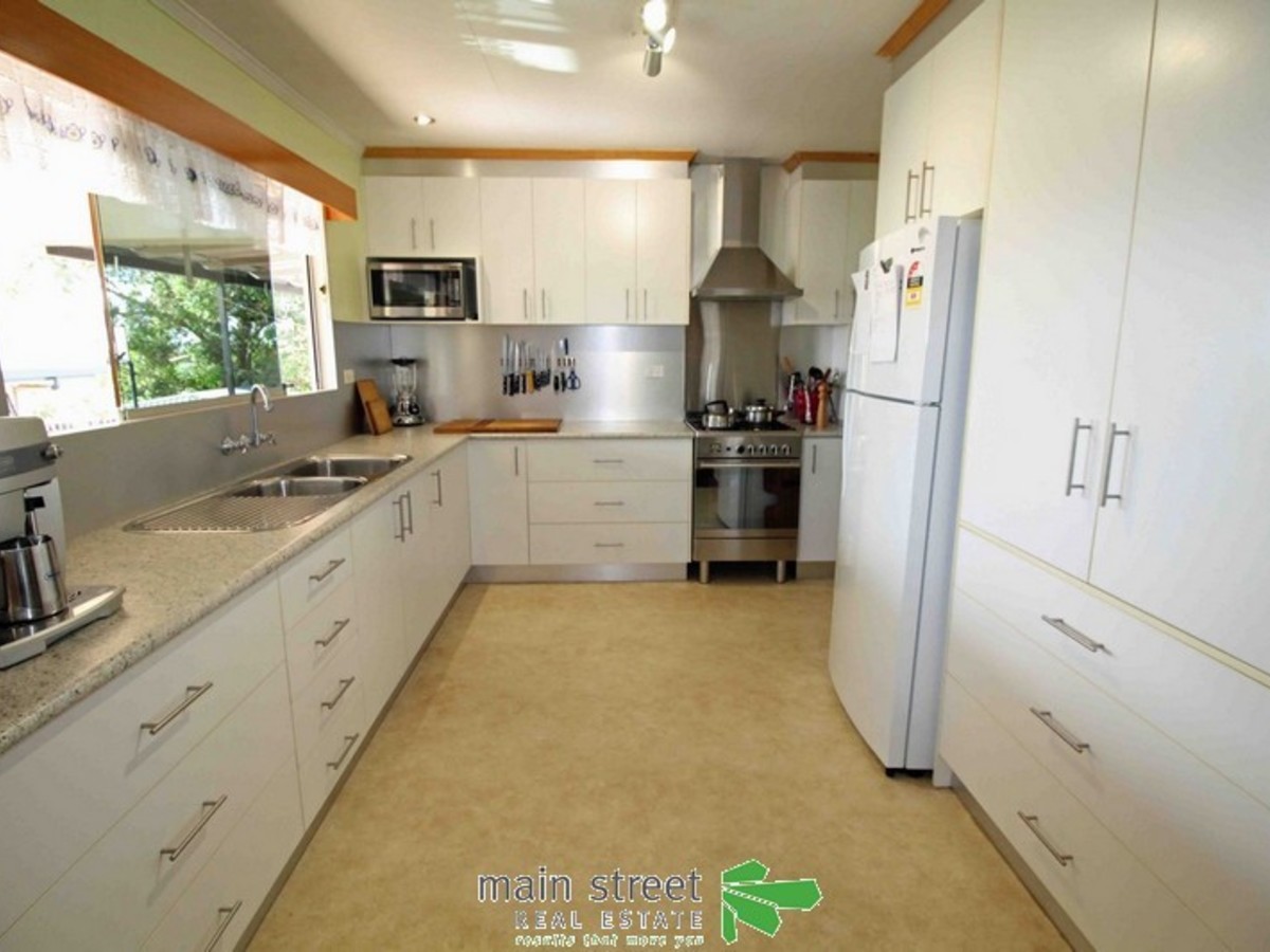 12 First Avenue, Atherton