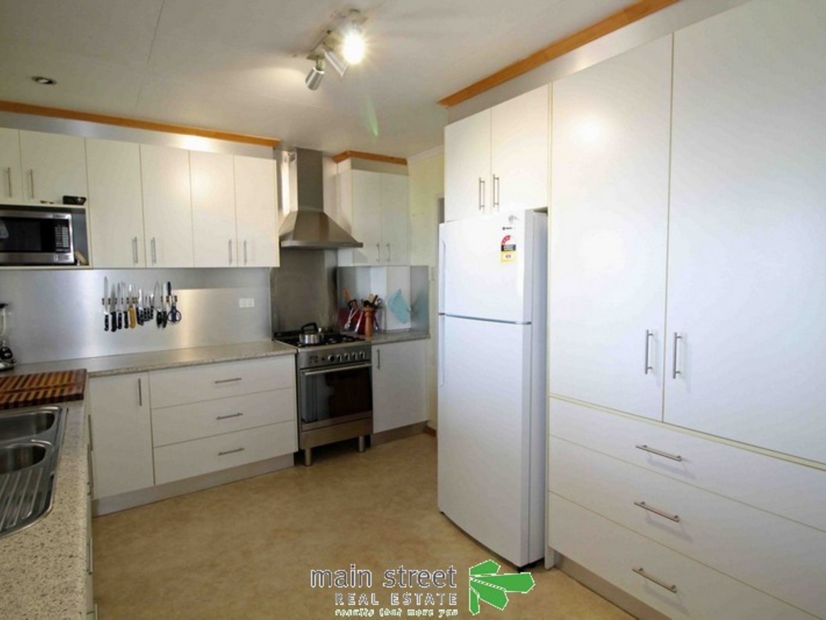 12 First Avenue, Atherton