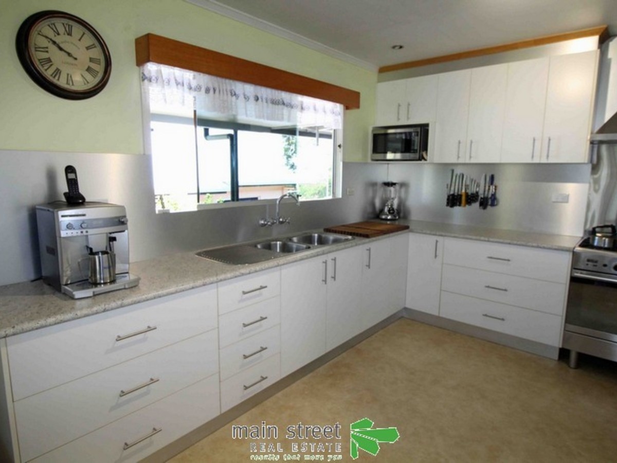 12 First Avenue, Atherton