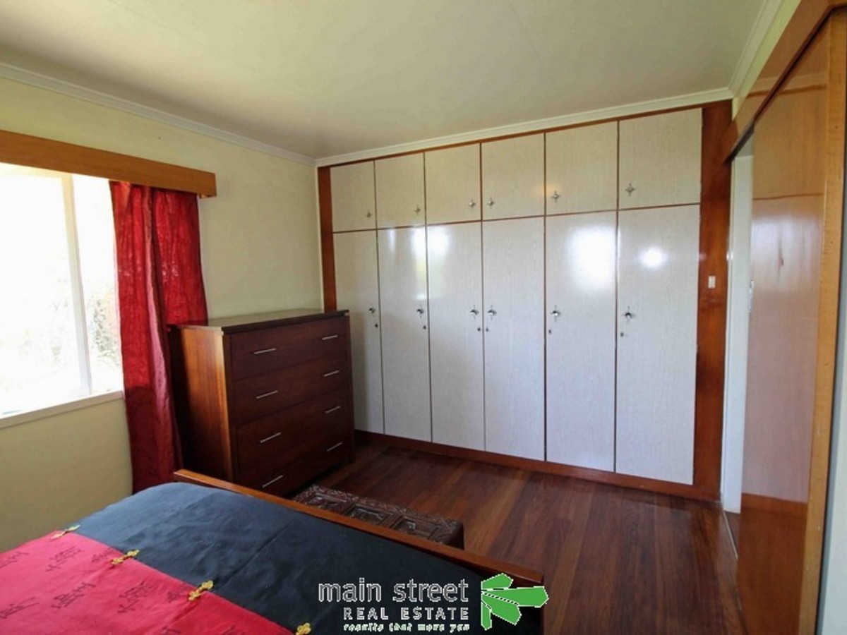 12 First Avenue, Atherton