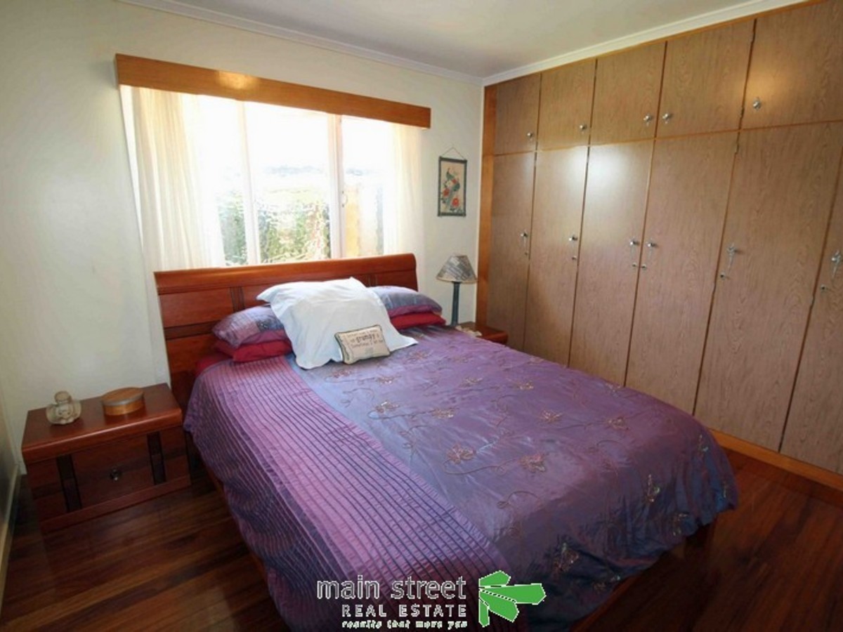 12 First Avenue, Atherton