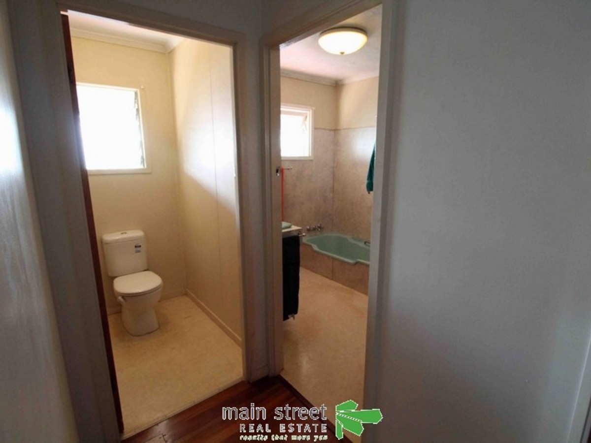 12 First Avenue, Atherton