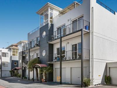 18 / 5 Thompson Road, Patterson Lakes