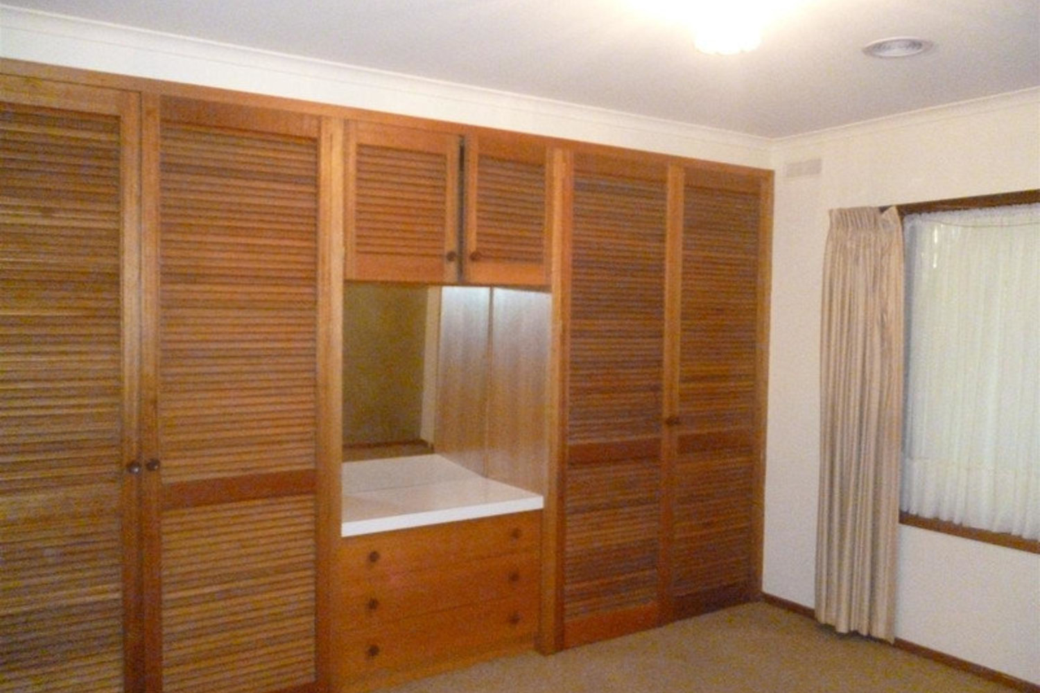 4 Drummond Street, Horsham
