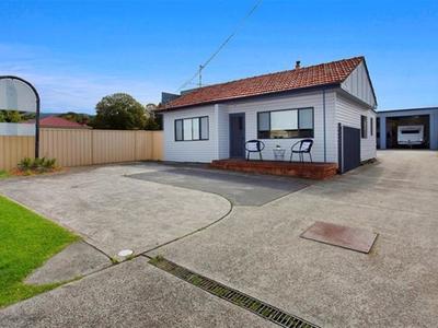 10 McGrath St, Fairy Meadow