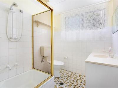 4 / 8 First  St, Wollongong