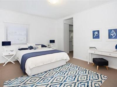22 Grand Ct, Fairy Meadow